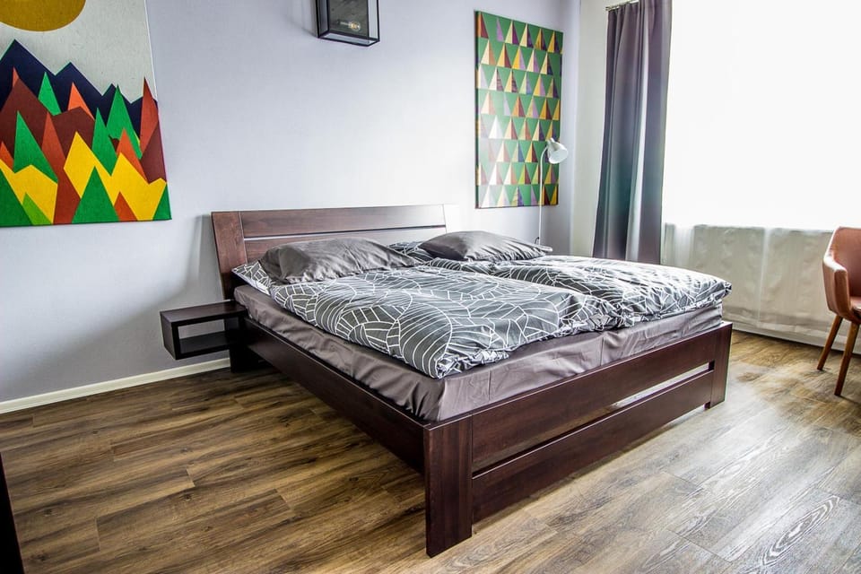 Photo of the whole room, Bedroom