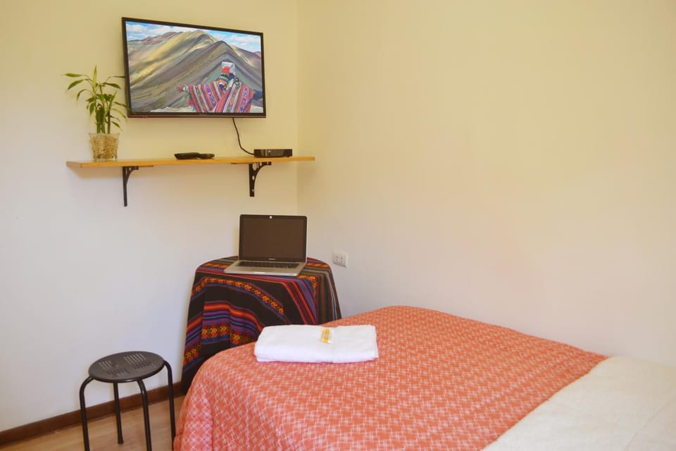 Bed, TV and multimedia, Breakfast