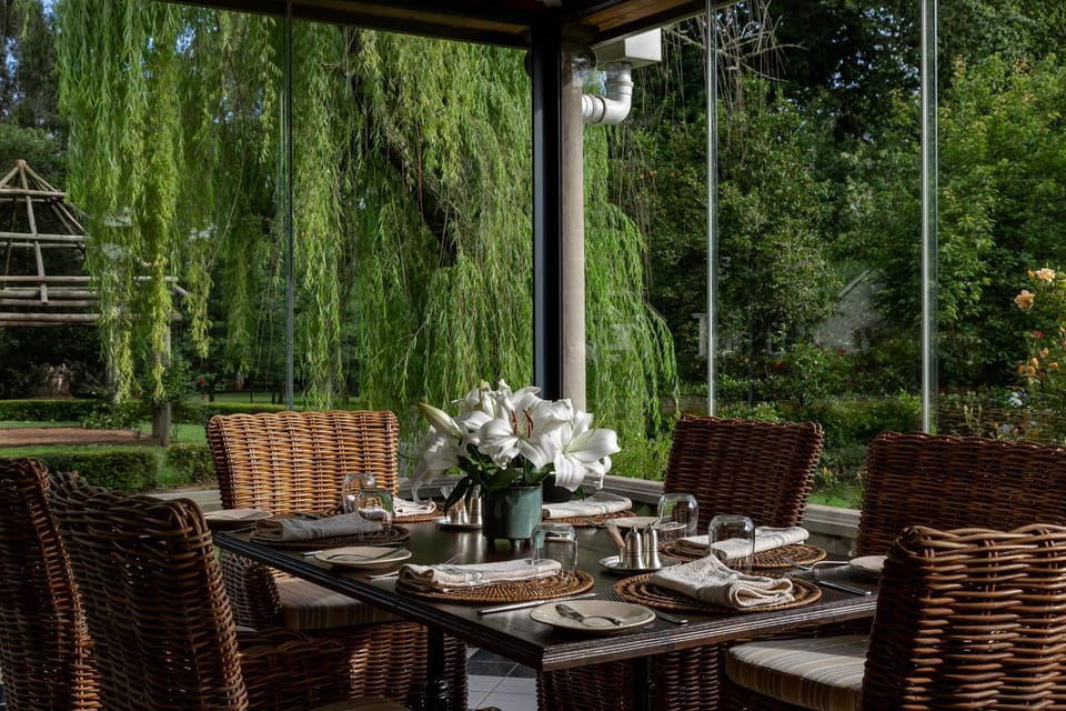 Restaurant/places to eat, Balcony/Terrace