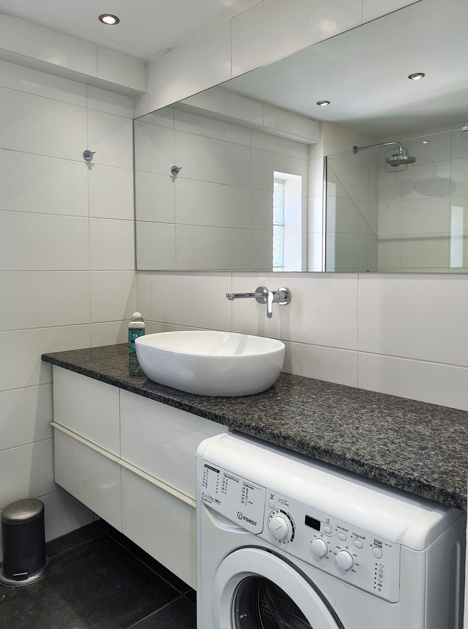 Bathroom, washing machine
