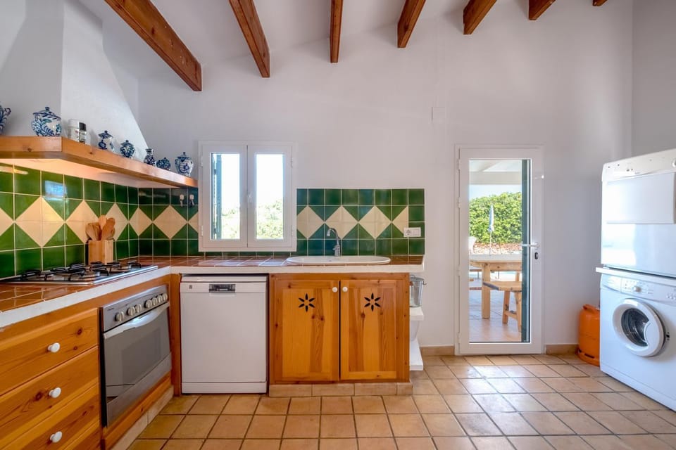 Property building, Kitchen or kitchenette, Living room