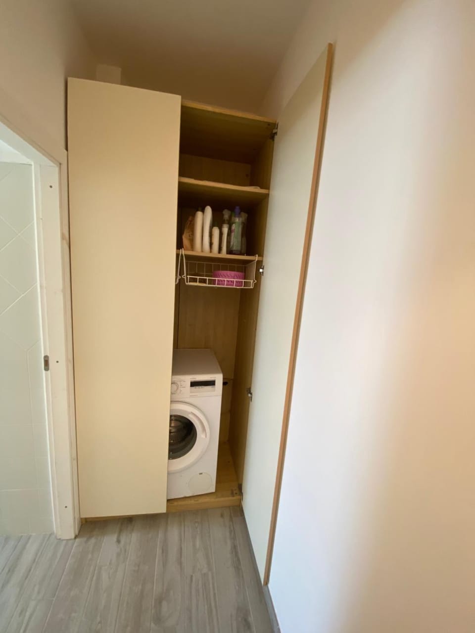 wardrobe, washing machine