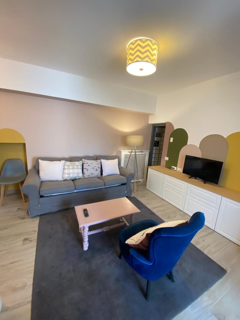 Bed, Seating area