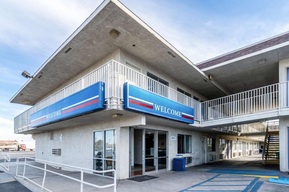Property building, Facade/entrance, Day, On site, Time of day