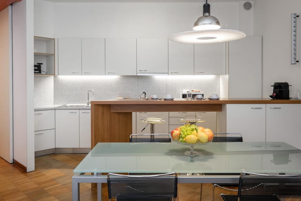 Kitchen or kitchenette, Living room, Seating area, Dining area
