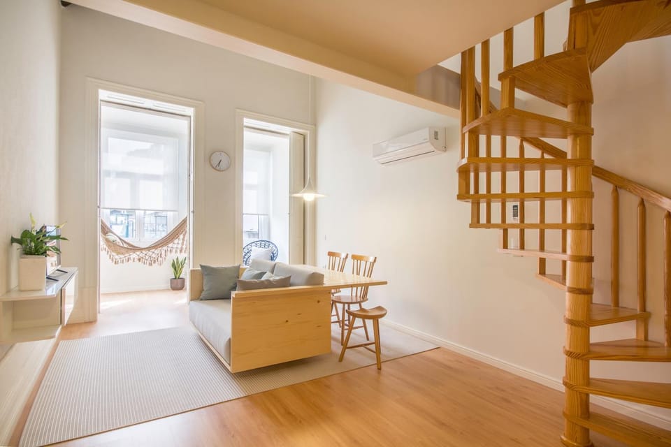 Living room, Seating area, Dining area, air conditioner