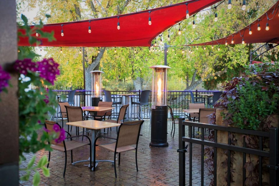 Restaurant/places to eat, Restaurant/places to eat, On site