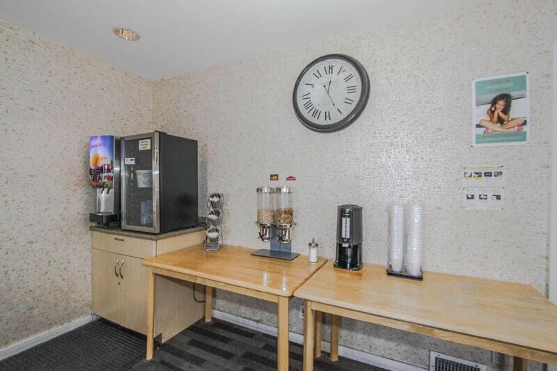 Coffee/tea facilities, Breakfast