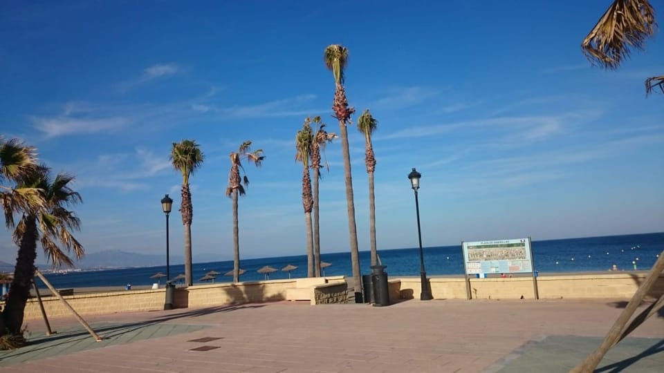 Ático en La Noria, piscina privada en primera línea de playa. Apartment in San Luis de Sabinillas