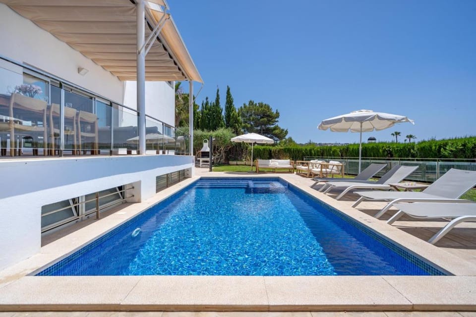 Balcony/Terrace, Swimming pool, sunbed
