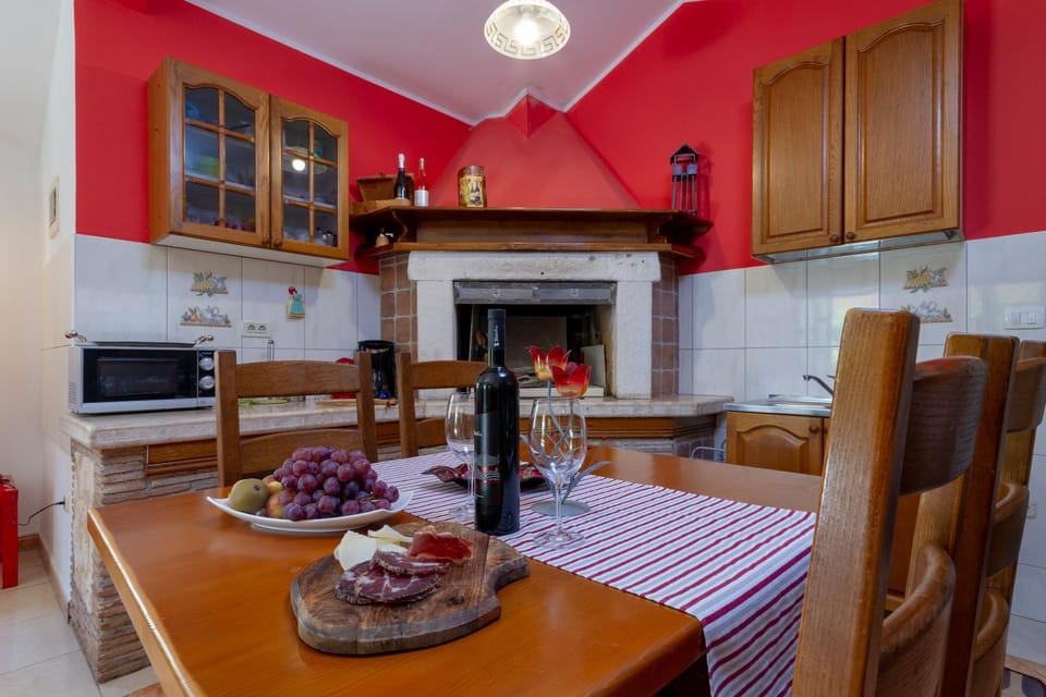 Kitchen or kitchenette, Living room, flat iron, minibar, pet friendly