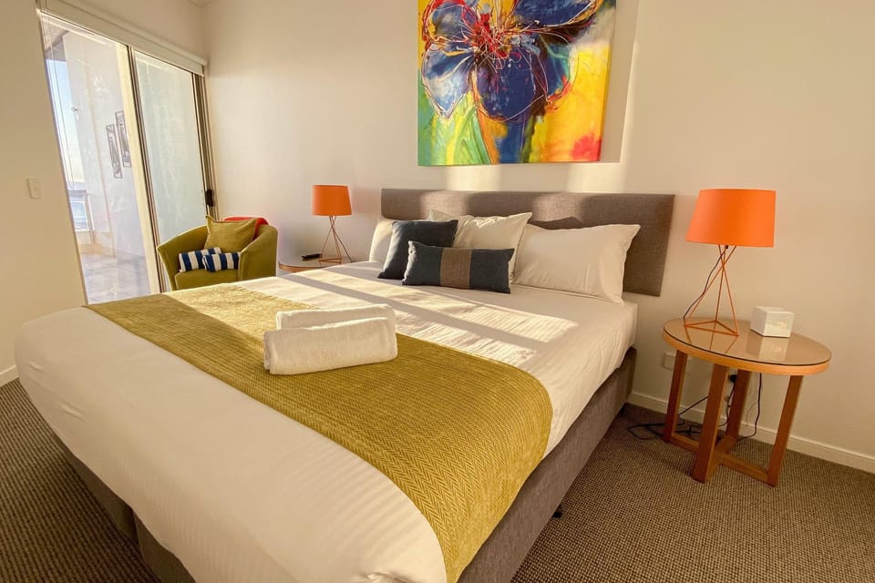 Bed, Bedroom, River view, Sea view, towels