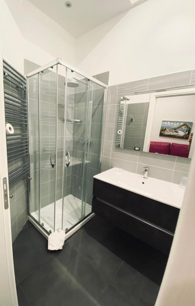 Shower, Bathroom, heating, heating, towels