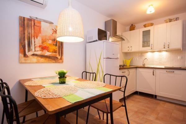 Coffee/tea facilities, Kitchen or kitchenette, Dining area