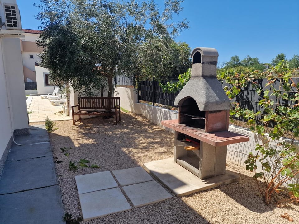 Property building, BBQ facilities, Garden, Garden
