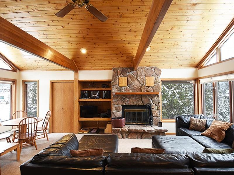 TV and multimedia, Living room, Dining area, fireplace, furniture
