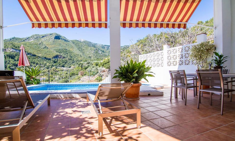 Day, Natural landscape, View (from property/room), Balcony/Terrace, Dining area, Mountain view, Pool view, Swimming pool, sunbed