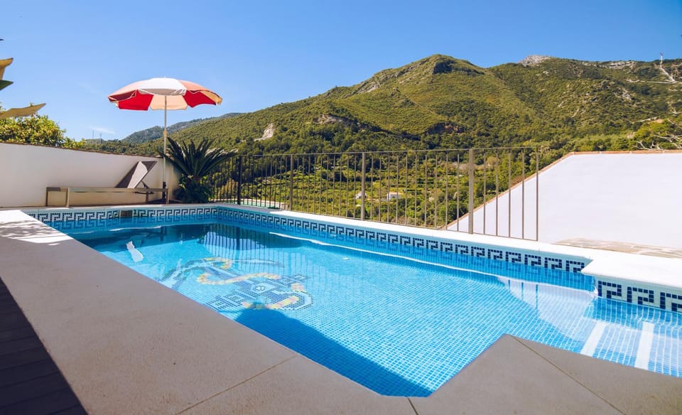 Nearby landmark, Day, Natural landscape, Mountain view, Pool view, Swimming pool, Swimming pool, sunbed
