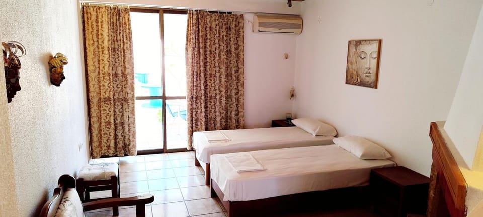Bed, Photo of the whole room, Bedroom, air conditioner