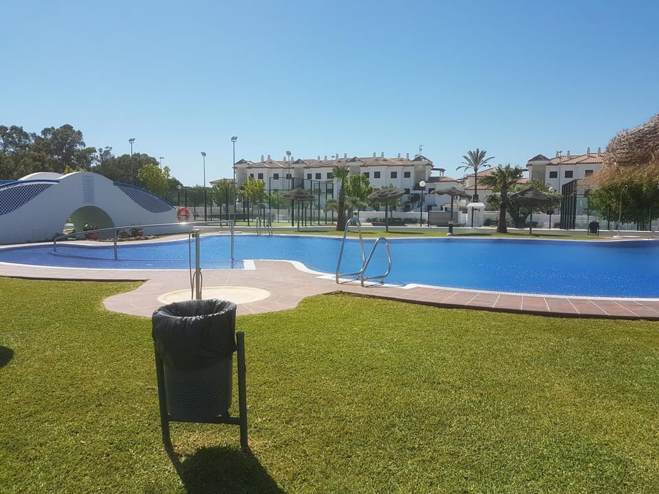 Swimming pool, Swimming pool