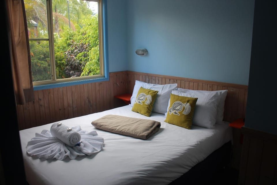 Bed, Day, Bedroom, On site