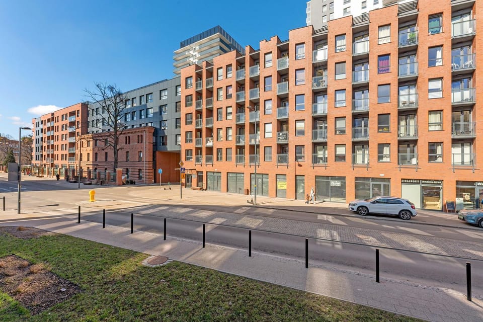 Property building, Day, Neighbourhood, Street view, Location, Parking