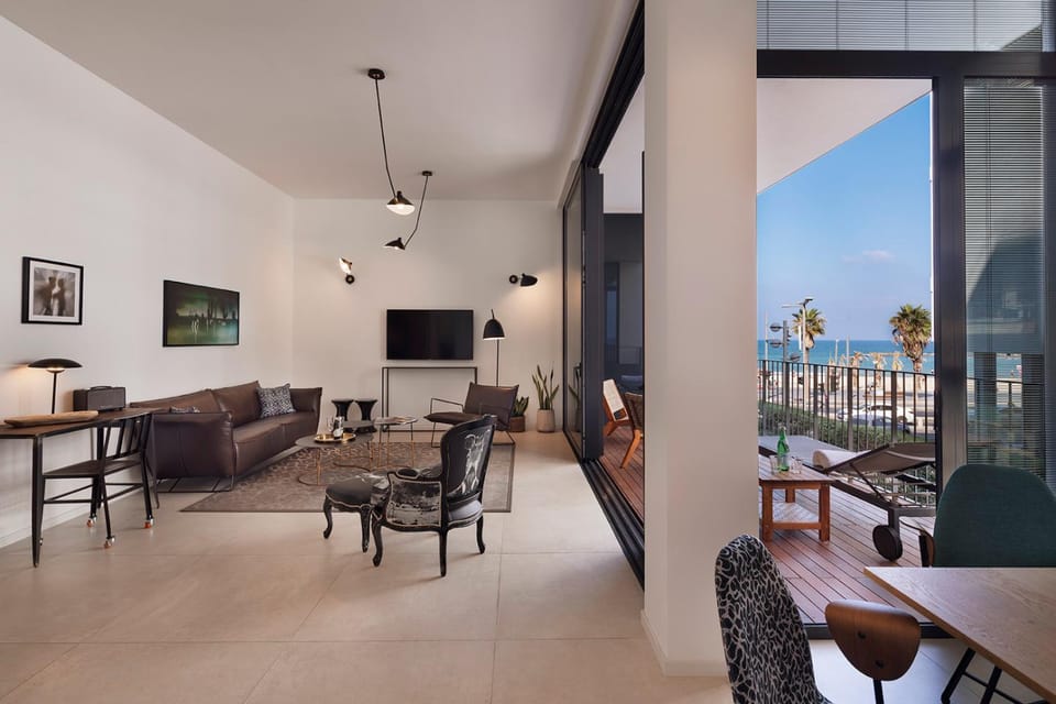 View (from property/room), Balcony/Terrace, Living room, Seating area