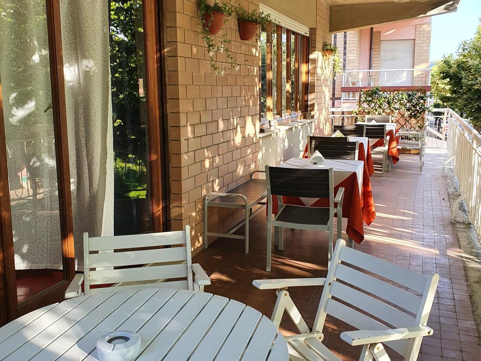 View (from property/room), Balcony/Terrace, City view, Breakfast