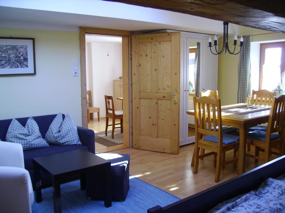 Seating area, Dining area
