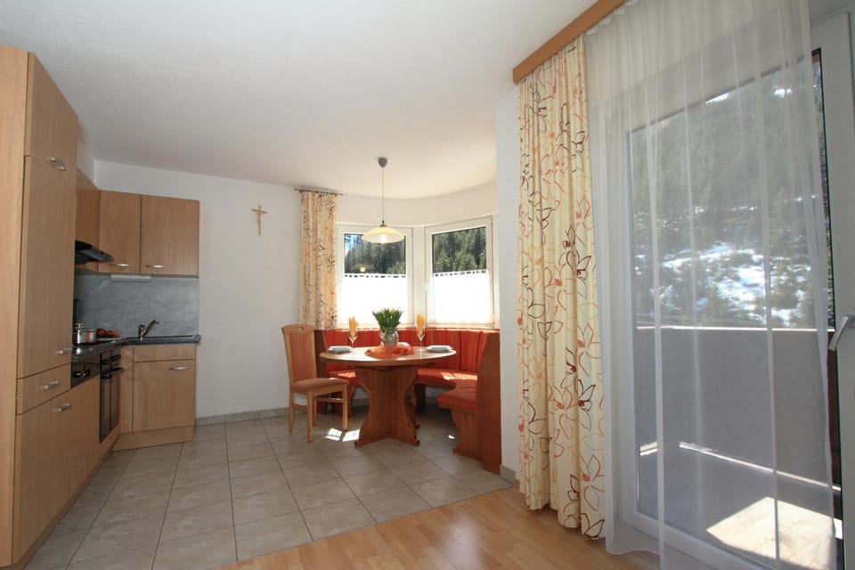 Balcony/Terrace, Kitchen or kitchenette, Dining area