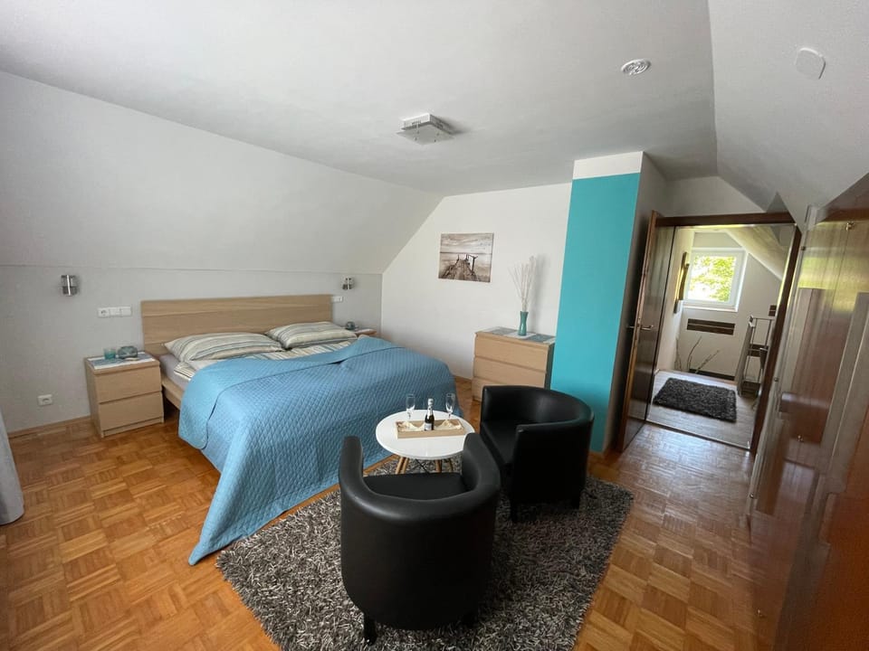 Photo of the whole room, Bedroom
