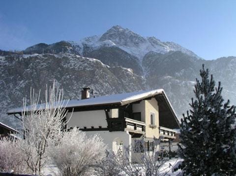 Property building, Facade/entrance, Winter