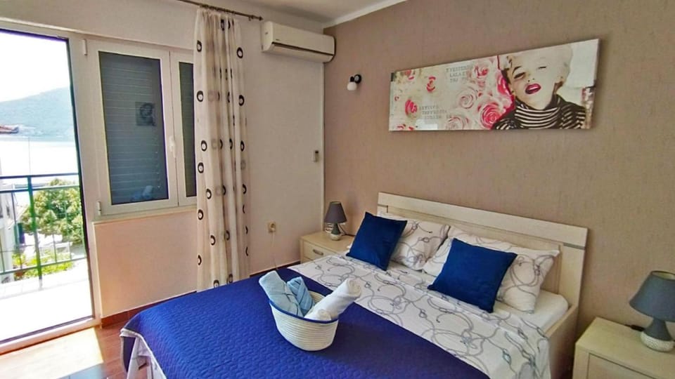 Bed, View (from property/room), Bedroom