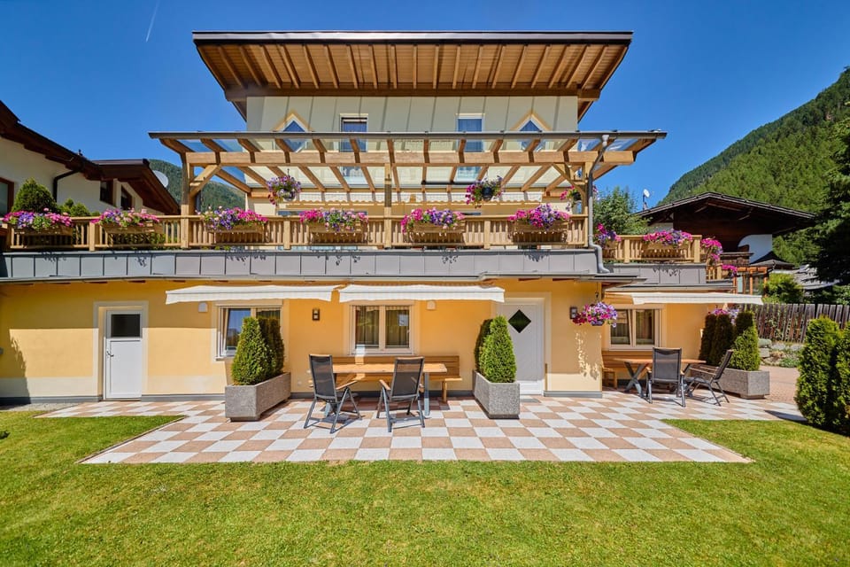 Patio, Garden view