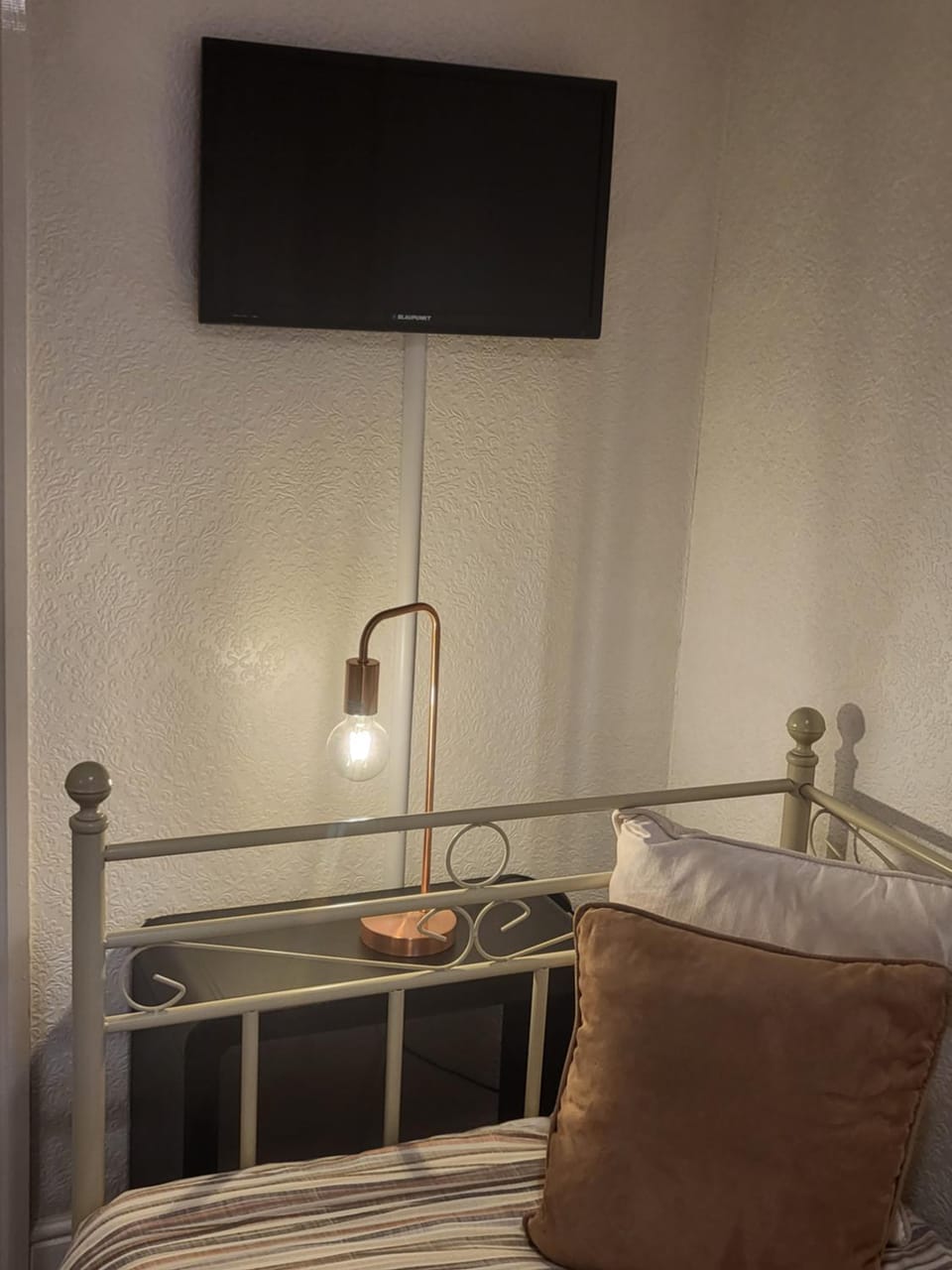 Bed, TV and multimedia