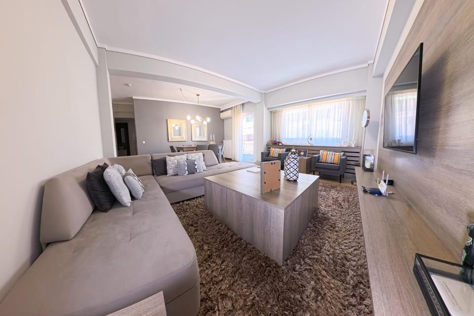 Grey Suite Filoxenia Apartment in Thessaloniki