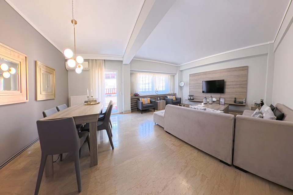 Grey Suite Filoxenia Apartment in Thessaloniki