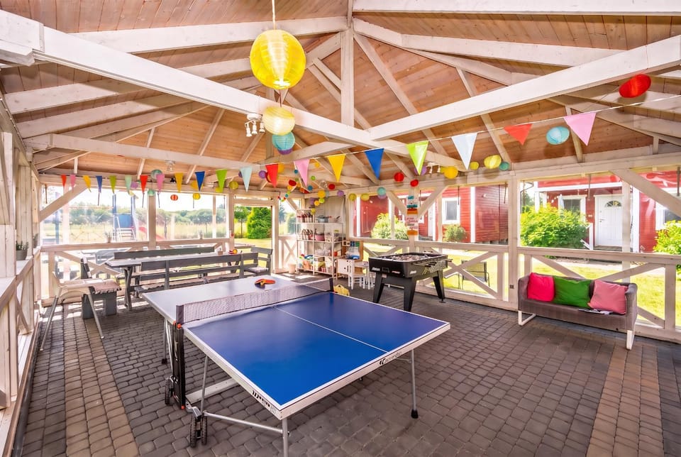Communal lounge/ TV room, Children play ground, Game Room, Table tennis, Kids's club
