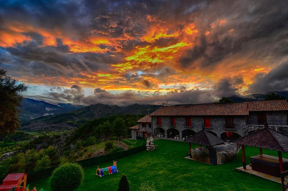 Casas Ordesa y Casa Altemir Country House in Aragon