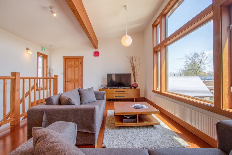 TV and multimedia, Living room, Seating area, Evening entertainment