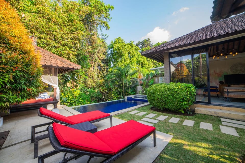 Property building, Natural landscape, sunbed