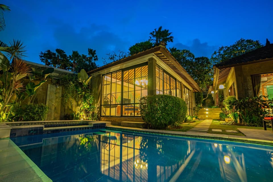 Property building, Garden, Swimming pool