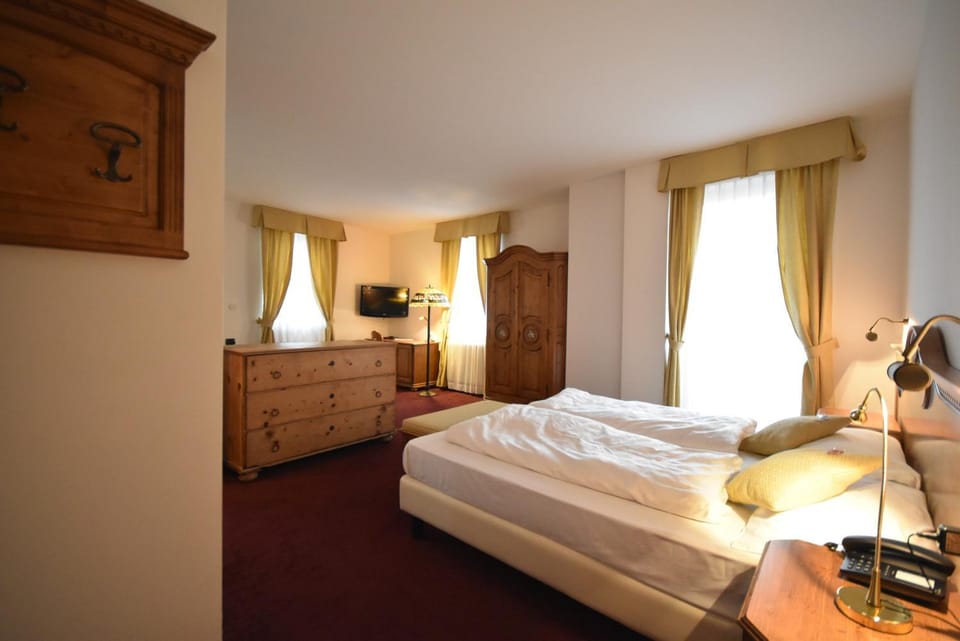 Bed, TV and multimedia, Photo of the whole room, Bedroom, wardrobe