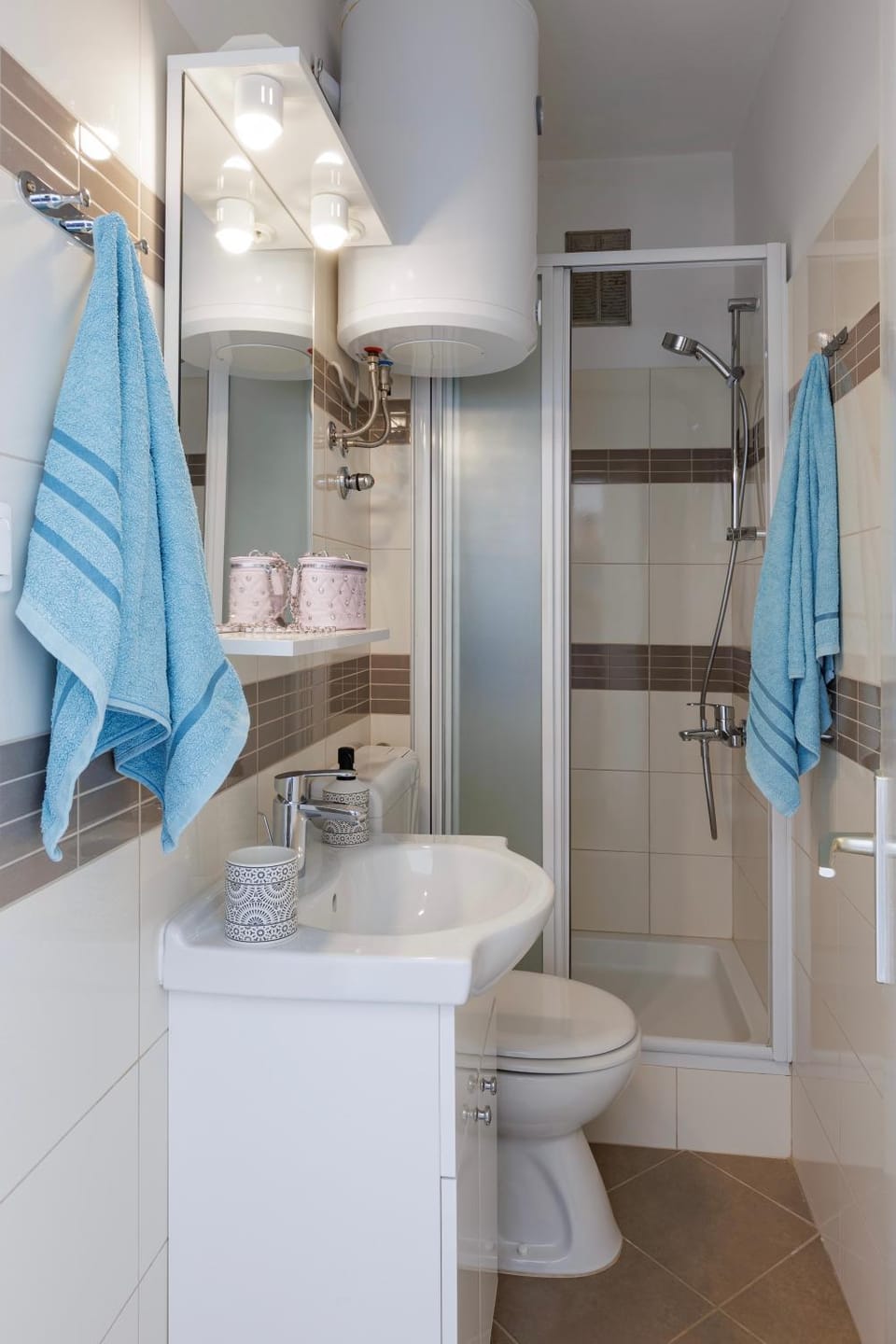 Shower, Toilet
