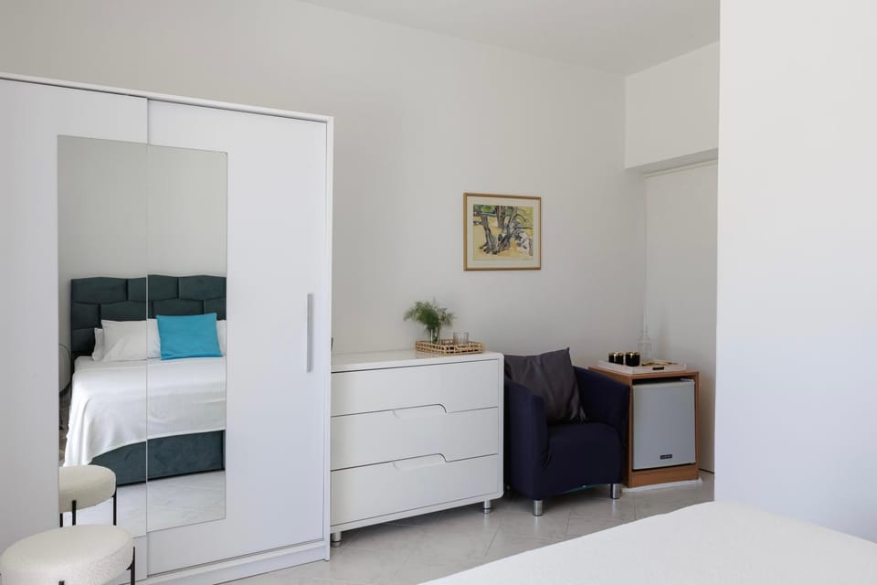 Bedroom, wardrobe