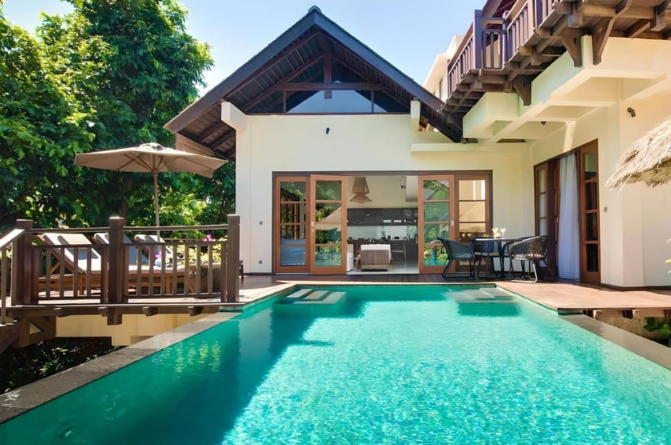 Property building, Balcony/Terrace, Pool view, Swimming pool, sunbed