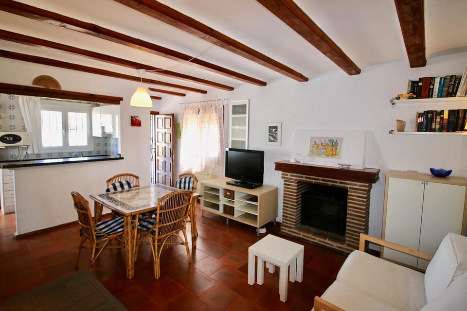 TV and multimedia, Kitchen or kitchenette, Living room, Dining area