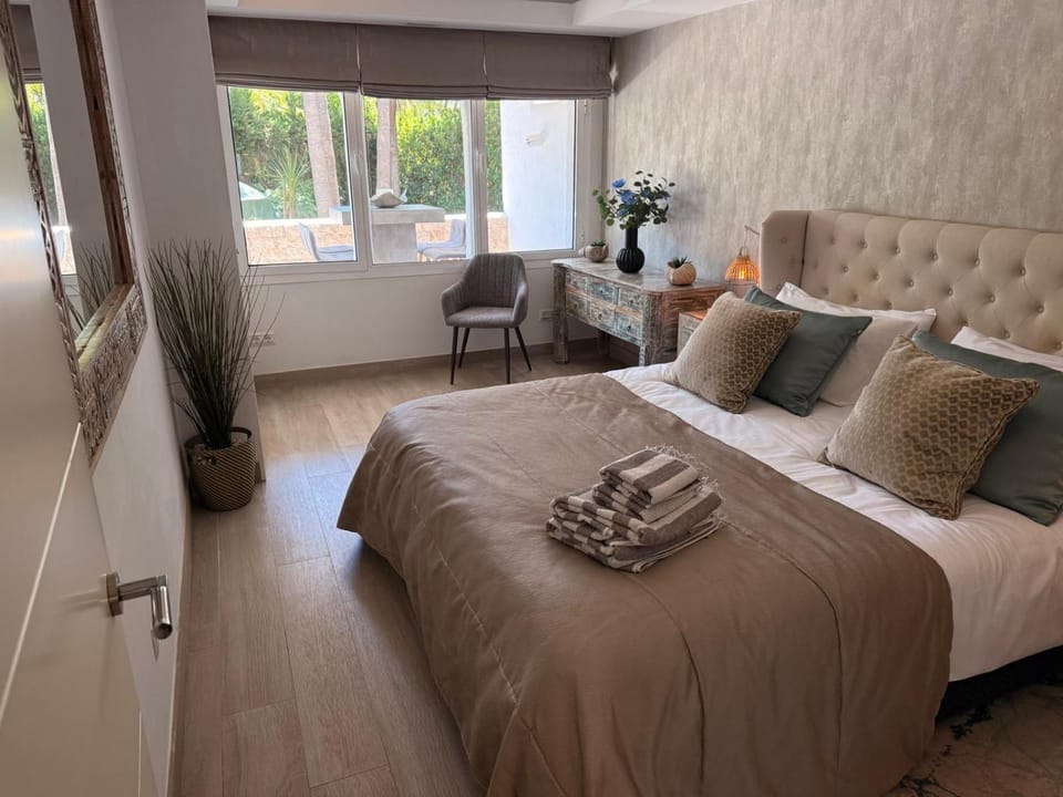 Luxury apartment in La Isla, Puerto Banus Apartment in Marbella