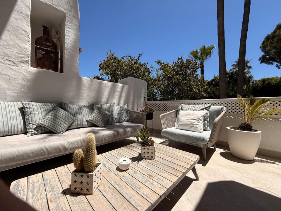 Luxury apartment in La Isla, Puerto Banus Apartment in Marbella