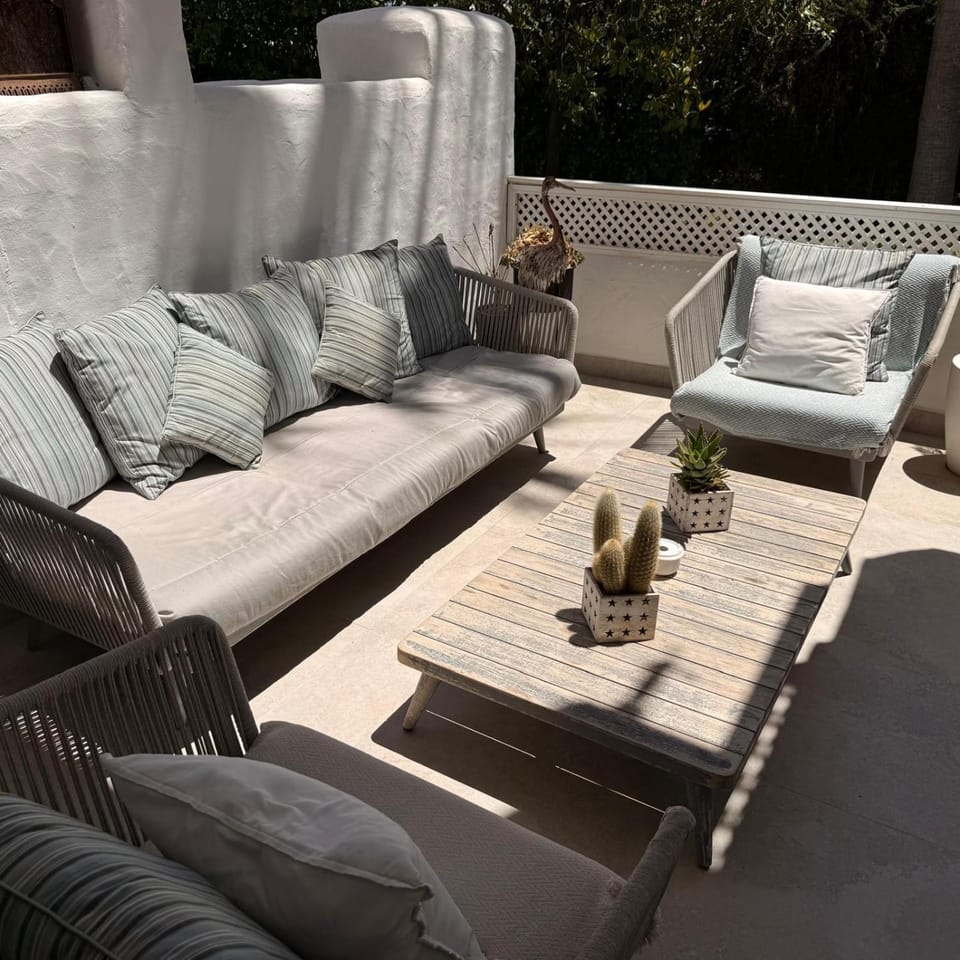 Luxury apartment in La Isla, Puerto Banus Apartment in Marbella